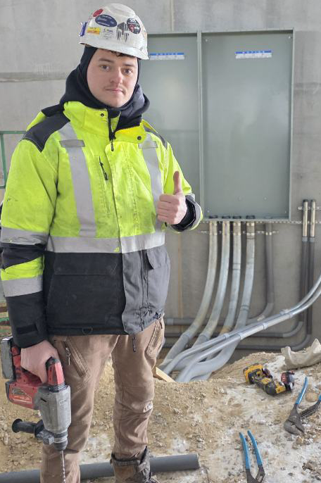 Eduard, Electrician