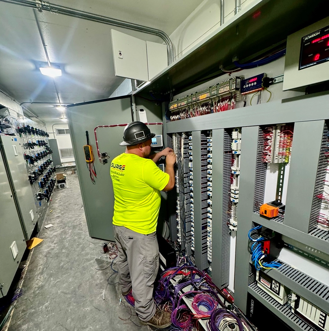 industrial electrician tradesman